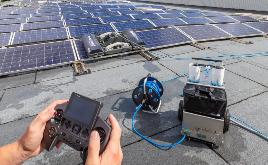 Control of a solarROBOT pro with a remote control