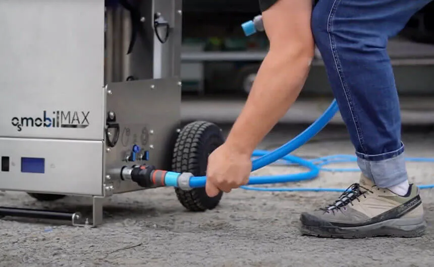 Conexión de una manguera a Osmobil MAX